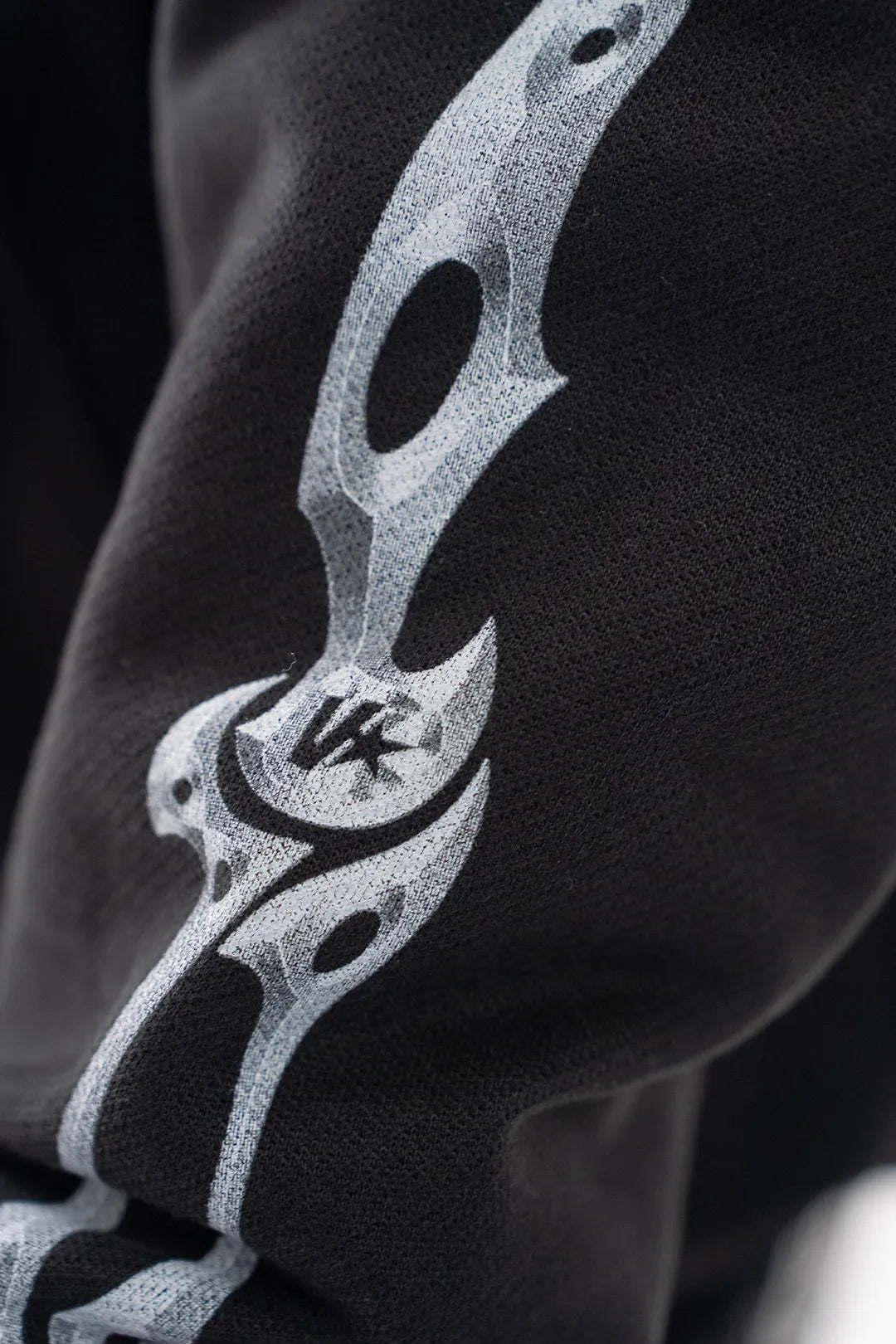 VENENO BUZO ZIP UP GRUNGE BONES