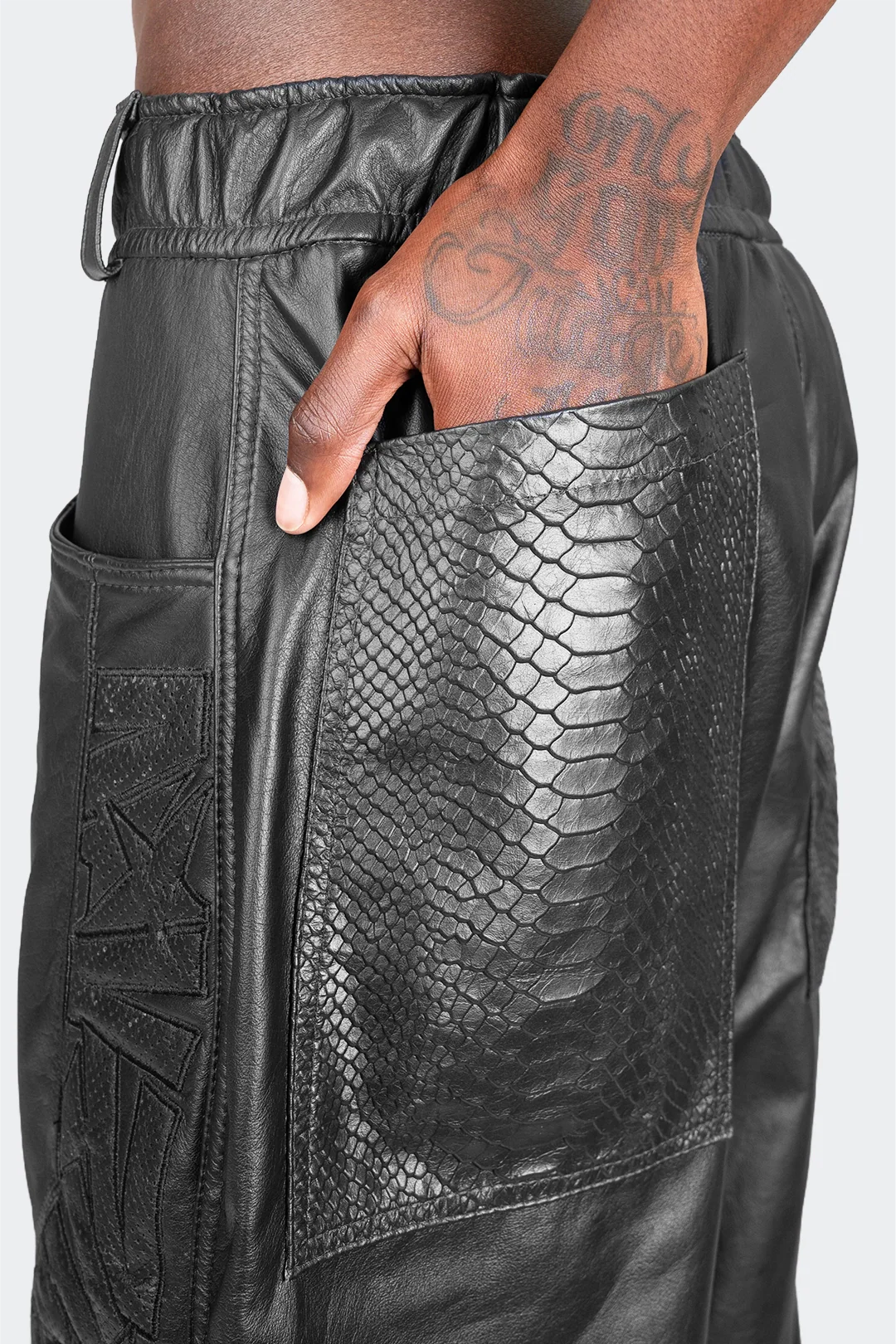 VENENO SHORT CUERO BLACK SHEATH