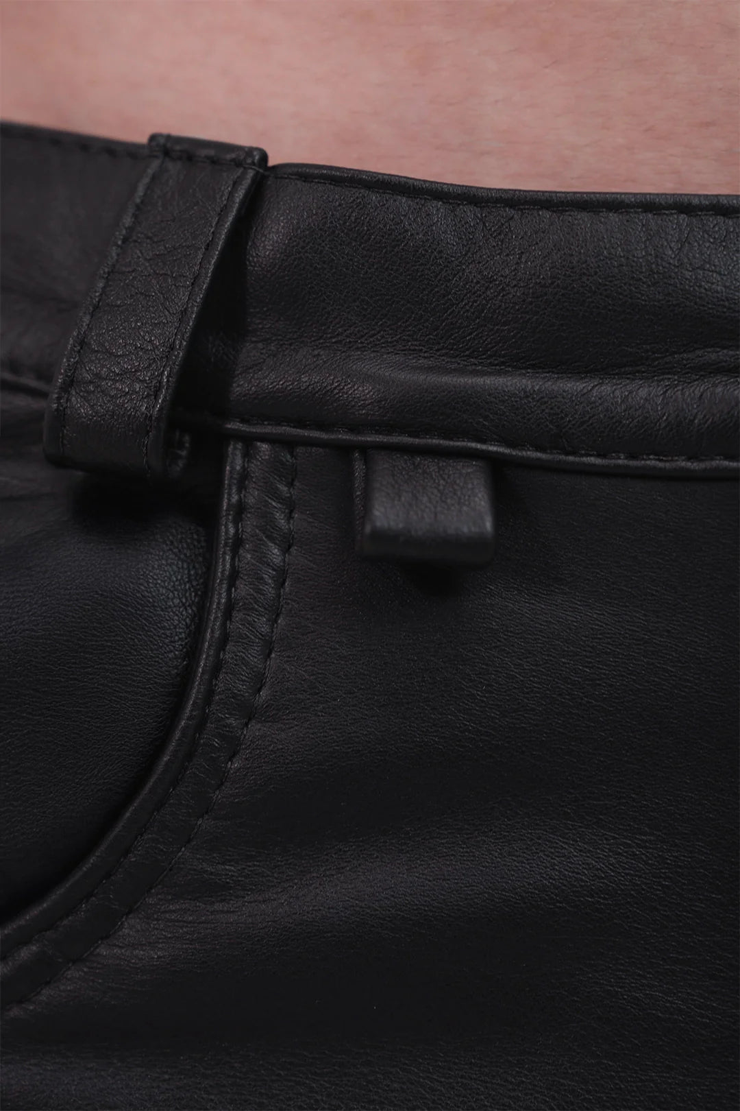 VENENO SHORT CUERO BLACK SITE