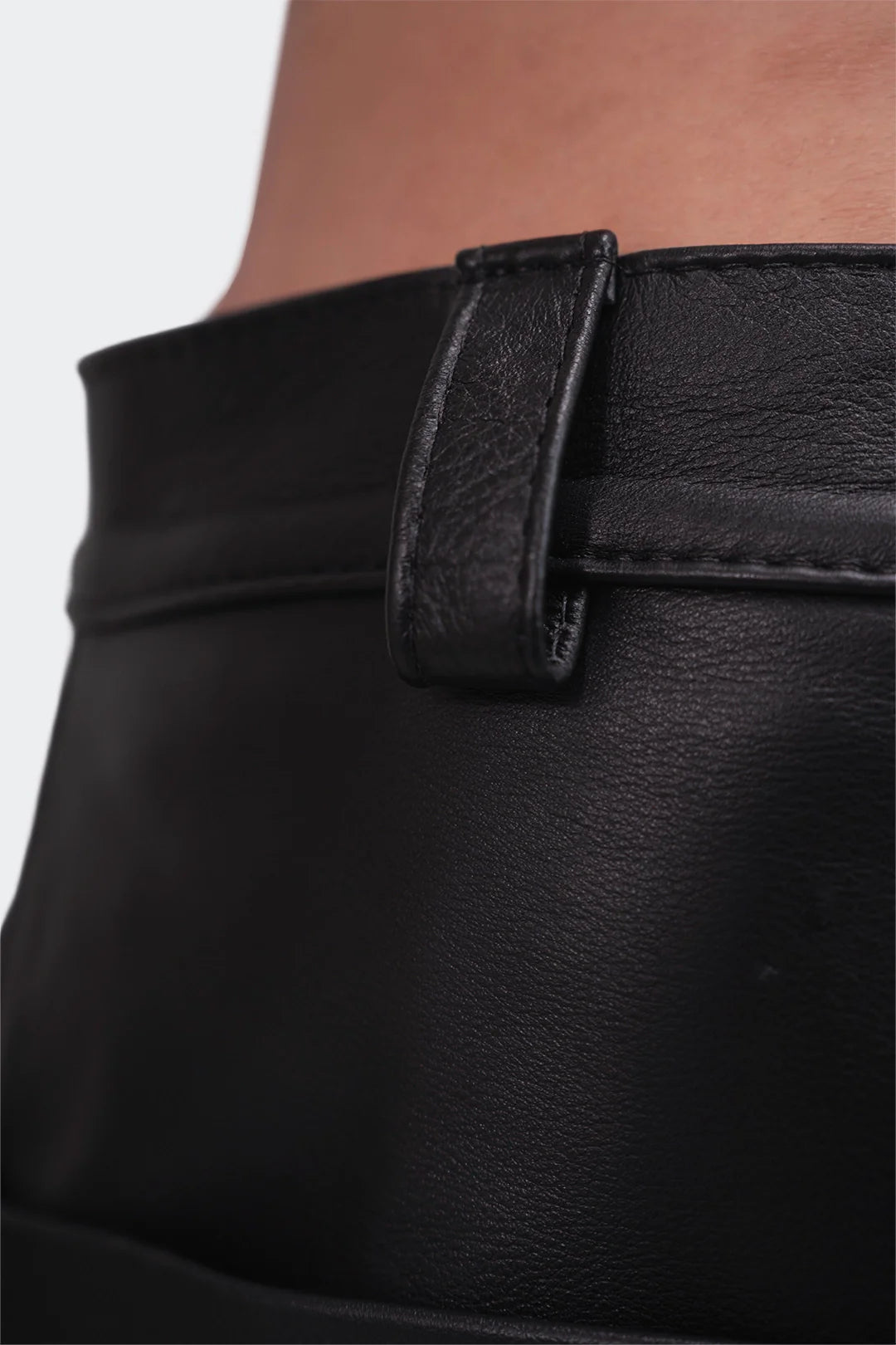 VENENO SHORT CUERO BLACK SITE