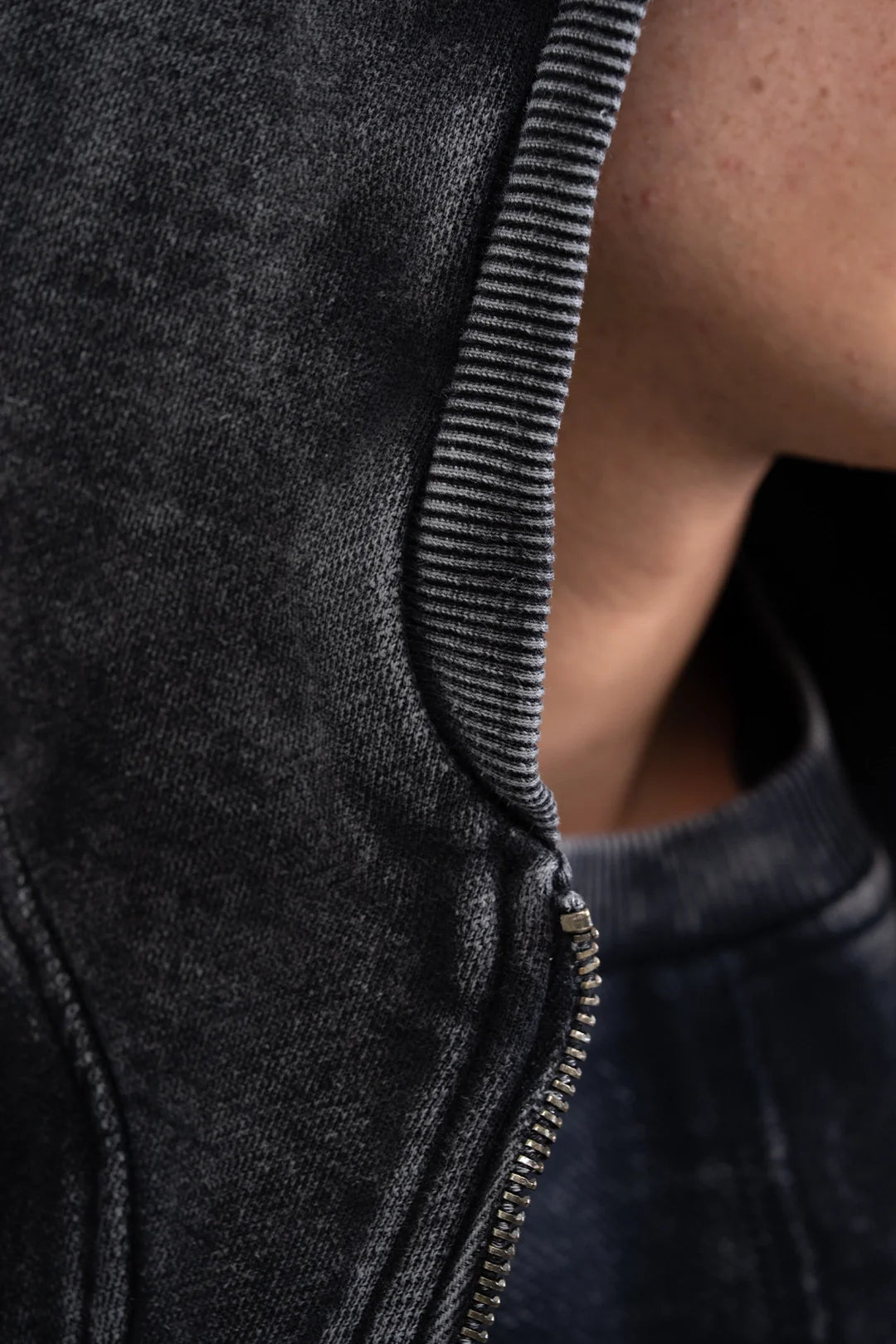 VENENO BUZO ZIPPER LEATHER COW