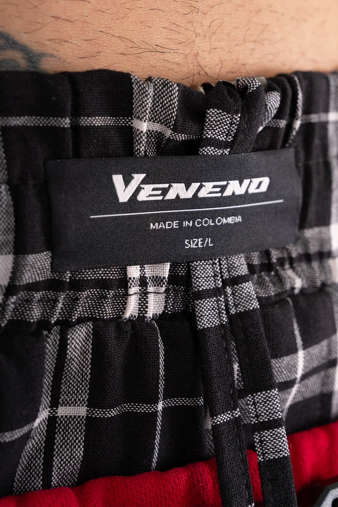 VENENO SHORT LAYERED