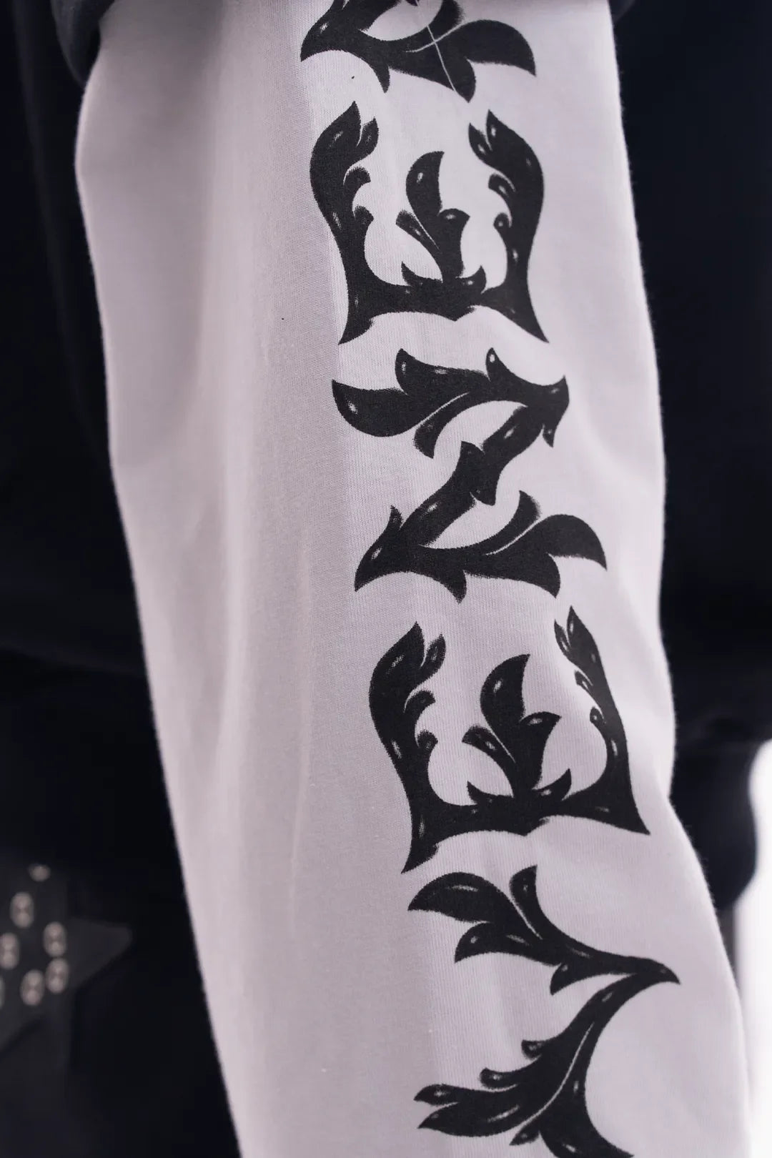 VENENO BUZO DOBLE MANGA ORNAMENTS