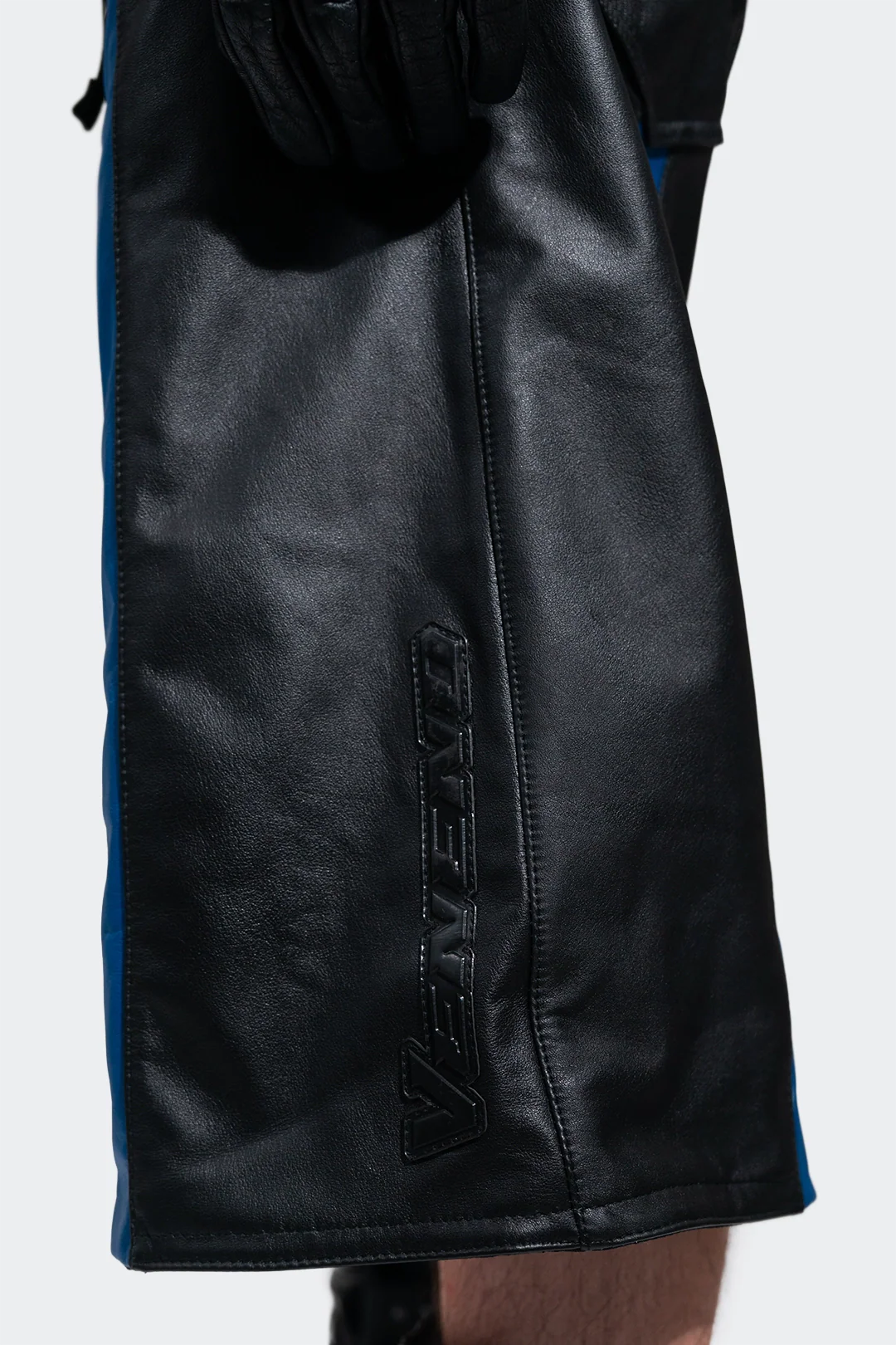 VENENO SHORT CUERO GO FASTER